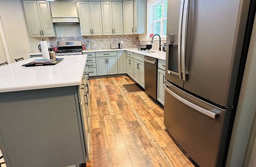 East Haddam Apartment | Bimbadeen Loft: Huge Open Plan 2-bedroom! Bring the boat, kids, and the dog!