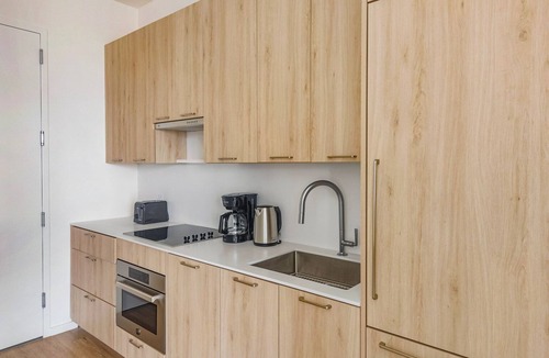 Clinton Hill Apartment | Blueground | Clinton Hill, pool, nr Brooklyn Museum