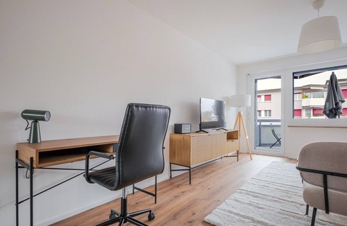 Dietikon District Apartment | Blueground | Dietikon, view, nr Uetliberg