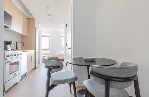 Williamsburg Apartment | Blueground | Southside, doorman, nr Brooklyn Bridge