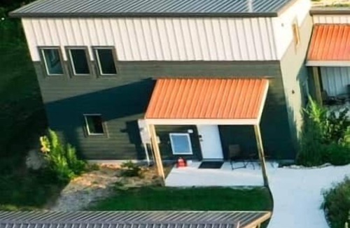Decorah Villa | Bluffside Gardens Maple Series 8B - Pet Friendly
