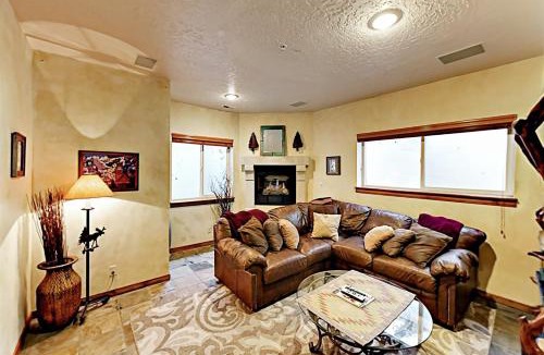 Bear Hollow Village House | Bobsled Paradise