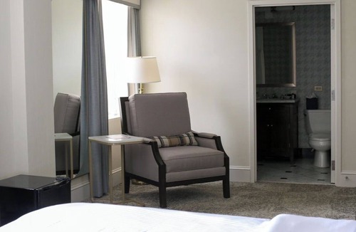 Charlotte Center City Hotel | Boutique-Style Hotel Room Near Charlotte Convention Center and City Attractions