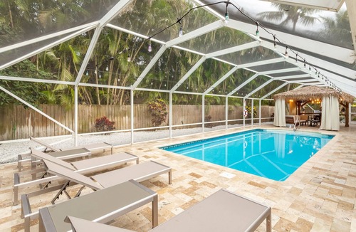 Boynton Beach House | BoyntonBeach Renovated House: Safest Area, Screened Pool, Patio, Bar, Near Beach
