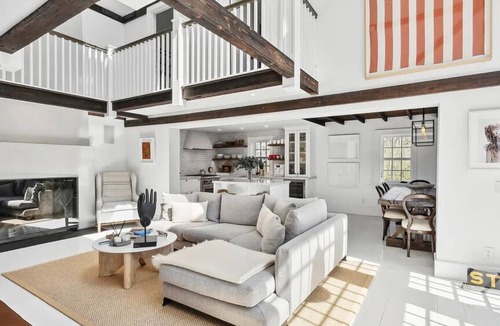 Bridgehampton House | Bridgehampton Luxe Designer Farmhouse - your high-end home away in the Hamptons!