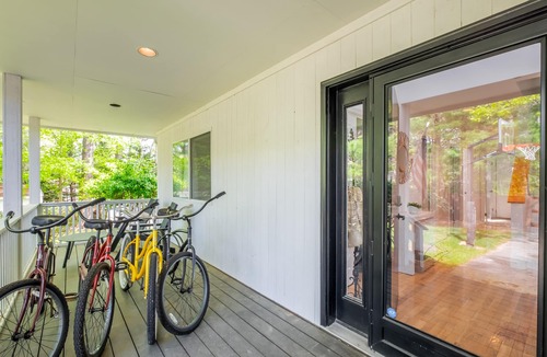 Bridgehampton House | Bridgehampton Private Rd Fireplace Heated Pool Close to Beach & Town Center 3BR
