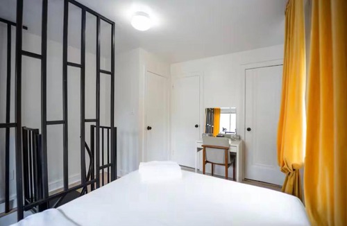New Rochelle Apartment | Bright 1-Bedroom Loft in Converted Garage with Private Entrance