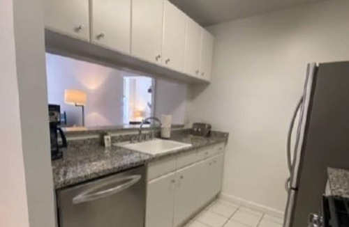 Battery Park City Condo | Bright 1BR Retreat at Tribeca Park w Pool