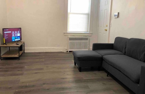 Paterson Apartment | Bright 900 sf 2-bedroom, private street entrance, queen beds and Roku TVs