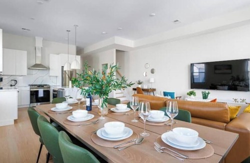 West Side House | Bright and Modern Lux Rooftop Retreat w/NYC Views!n