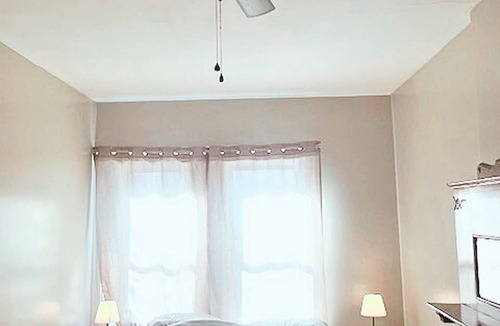 Crown Heights Apartment | Bright, private, guest-suite - A Brooklyn Sanctuary 20 Minutes to Downtown NYC