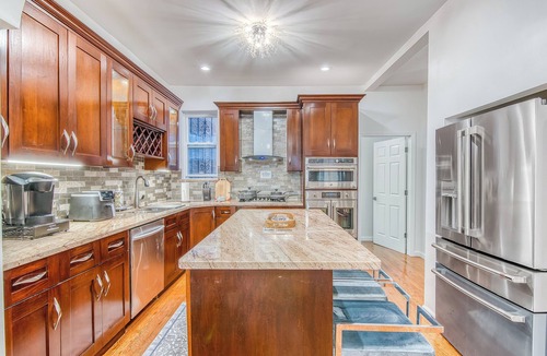 Bushwick Apartment | Bushwick Gem with Spacious King Bed 2 Baths with Modern Kitchen & Steps to Train