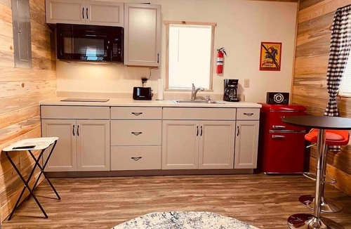 Coram Cabin | Cabin #6 | 10 Min to Glacier Park Entrance, Minutes to Glacier Park!