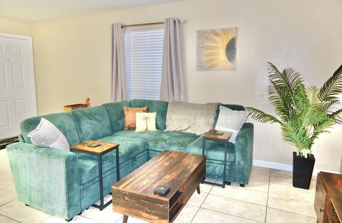 Houma Condo | Cajun Cuisine. Short drive to New Orleans. French Quarter. DATE NIGHT vibe!