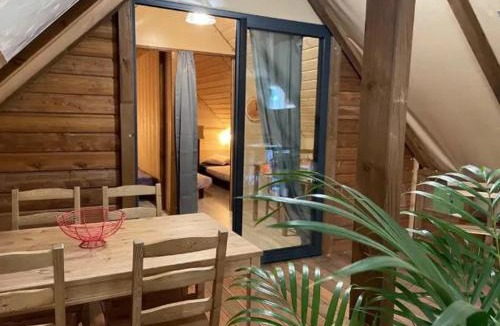Chezery Forens Ski Chalet | Camping nature 3 étoiles avec piscine - bord de rivière