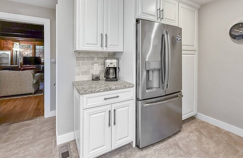 New Fairfield House | Candlewood Isle Lakefront Retreat: all-season, sleep 8, swim, boat, fish, tennis, lasting memories.