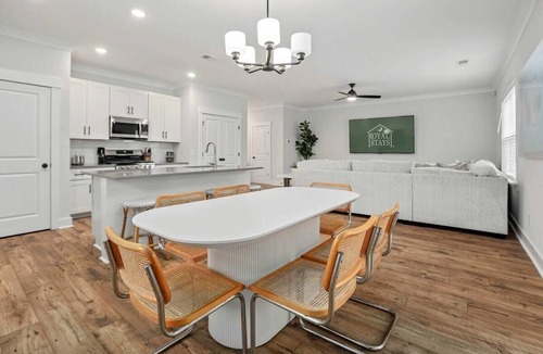 North Charleston House | Candy Cloud- Pool- Park Circle, Mins to Dtwn