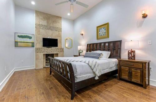 Faubourg Lafayette Apartment | Carondelet Street Spacious Condos close to French Quarter