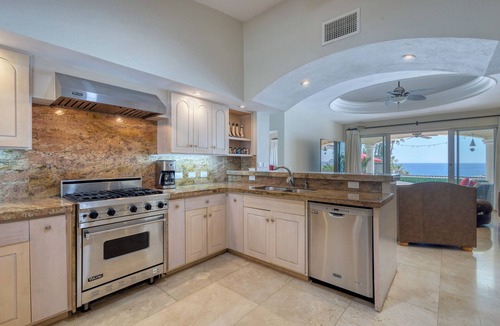 Palmilla House | Casa 4 C's is a spacious 3-bedroom private home featuring a pool, hot tub, ocean views, and a gourmet kitchen. Perfect for entertaining, it's just steps from beach access and offers the ideal setting for an unforgettable Cabo getaway.