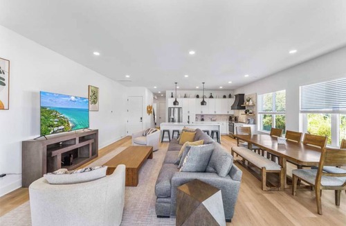 Long Bay Estates House | Casa Blanca Luna Showstopper Sea View Home
