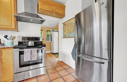 Southside House | Casa Cielo Walk to Intracoastal & Antique Shops