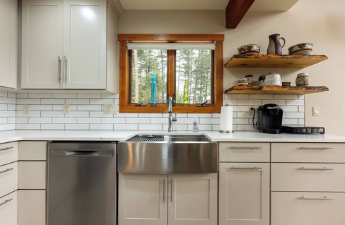 Lakeside House | Cathedral in the Pines near Flathead Lake, 3000 Sq Ft