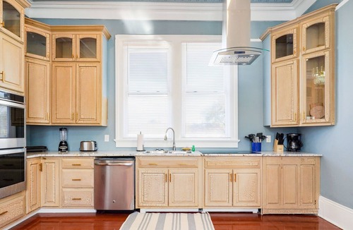Milan House | Centrally located city escape with WiFi, full kitchen, central AC - snowbirds OK