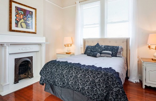 Milan House | Centrally located city escape with WiFi, full kitchen, central AC - snowbirds OK