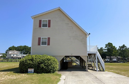Colington Harbour House | CH219- 3 Bedroom Canal front Home with Private Dock and Kayaks!