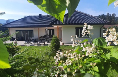 Wernberg Apartment | Chalet Damtschach - Sunny, quiet living Ferienhaus Schwarz