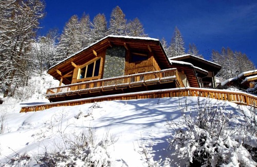 Les Brevieres Ski Chalet | Chalet, view ski slopes, sauna, terrace, balcony, fireplace or stove, tv, ski locker, 180m², Tignes