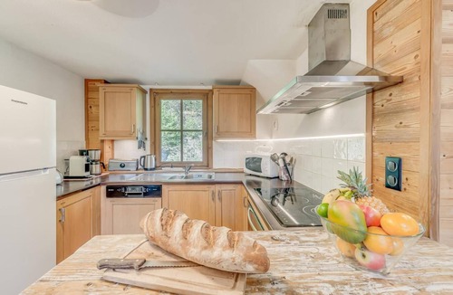 Les Brevieres Ski Chalet | Chalet, view ski slopes, sauna, terrace, balcony, fireplace or stove, tv, ski locker, 129m², Tignes