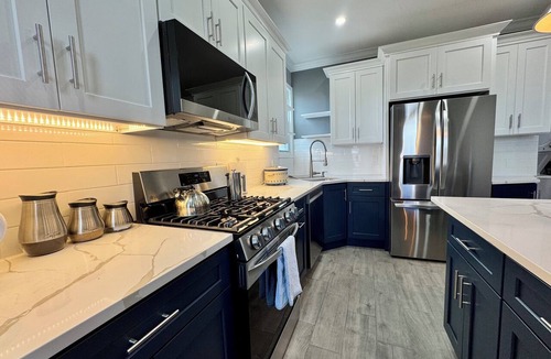 Ampere Apartment | Charming 1-bedroom apartment with WiFi, AC, Laundry & easy commute to NYC!