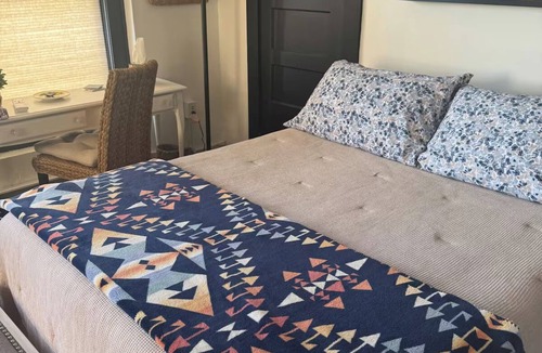 Groton Apartment | Charming 1-bedroom Studio apt near Mystic with Water view of Thames