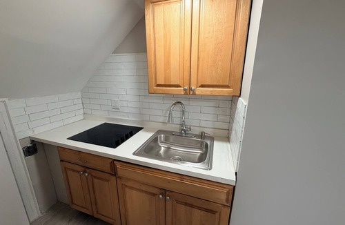 New Rochelle Apartment | Charming 1-bedroom apartment with AC in New Rochelle