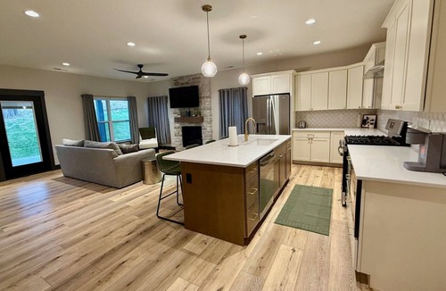 Ely House | Charming 2-bedroom 2 bath townhome with WiFi, AC in peaceful Ely