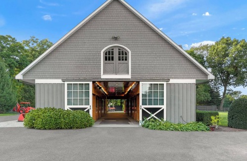 Easton Apartment | Charming 2-bedroom apartment above horse stables on Tuckers Ridge Farm in Easton