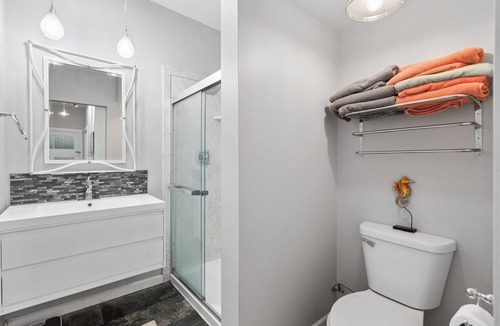 Newton Apartment | Charming 2-bedroom apartment in Newton on square above coffee shop!