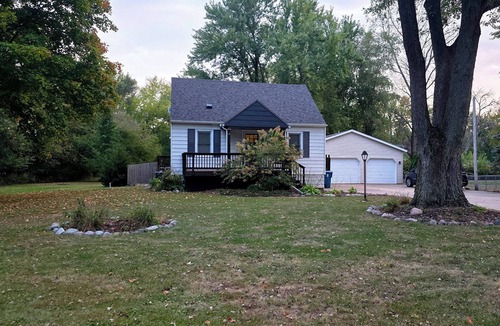 East Moline House | Charming 2-bedroom house with fenced in yard-East Moline