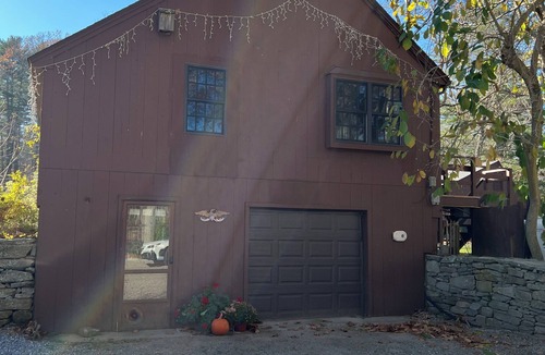 Killingworth Cottage | Charming 2-bedroom farm cottage in quiet Killingworth neighborhood