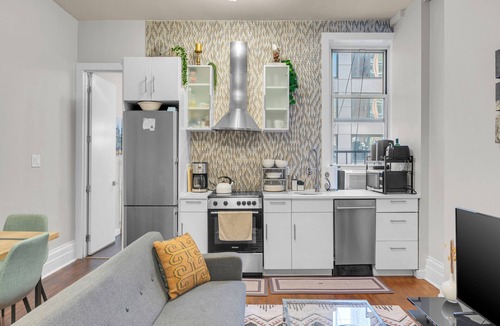 Midtown Apartment | Charming 3-bedroom apartment in brilliant New York with WiFi, AC