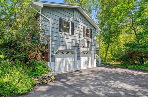 Chappaqua House | Charming 3-bedroom house in enchanting Chappaqua with WiFi, AC and Sanctuary.