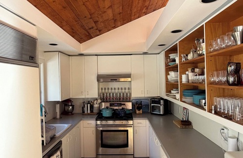 East Hampton House | Charming 3-bedroom house in peaceful East Hampton only moments from the Beach.