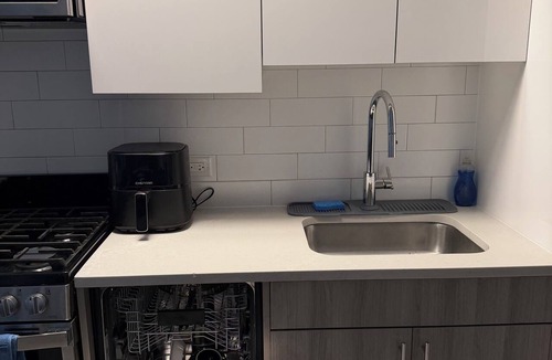 Ditmas Park Apartment | Charming apartment in lovely Brooklyn with cool AC and fitness room