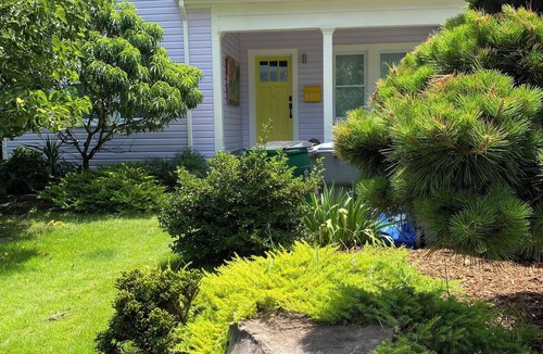 Oakhurst House | Charming Bungalow Minutes From Uptown Charlotte