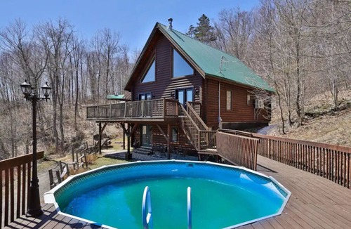 St-Adolphe-d'Howard House | Charming & Action Packed Chalet