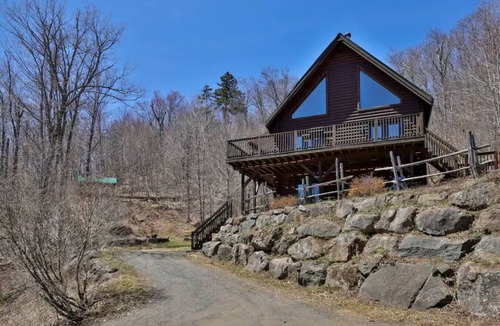 St-Adolphe-d'Howard House | Charming & Action Packed Chalet