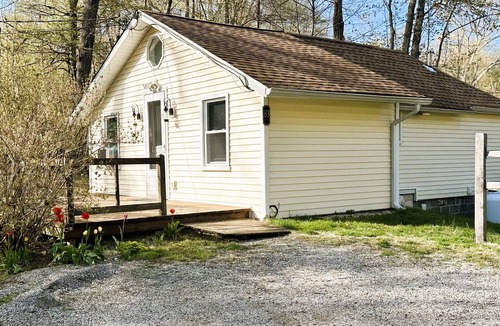 Redding Ridge House | Charming cottage in beautiful Redding minutes from Ridgefield, Wilton & Danbury