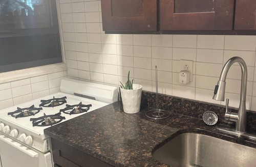 Prospect Lefferts Gardens Apartment | Charming COZY ARTSY Studio in Brownstone Gem w/priv BACKYARD PETS welcomed