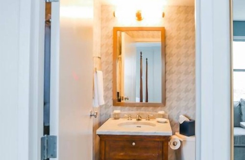 Charlotte Center City Hotel | Charming Downtown Room Near Arts District and Popular Restaurants